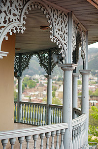 最后格鲁吉亚著名的蓝色木雕阳台和露台