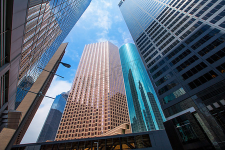 休斯敦市中心的摩天大楼 distict 蓝天镜子