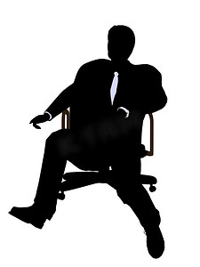 身穿西装的男性坐在椅子上剪影