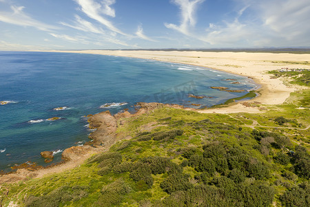 澳大利亚地区比鲁比角的斯托克顿沙丘和塔斯曼海