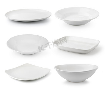 陶瓷器皿摄影照片_孤立在白色背景上的白色陶瓷盘子和碗