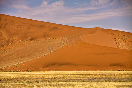 惊人的橙色沙丘在 sesriem 纳米比亚非洲附近的 namib naukluft 国家公园