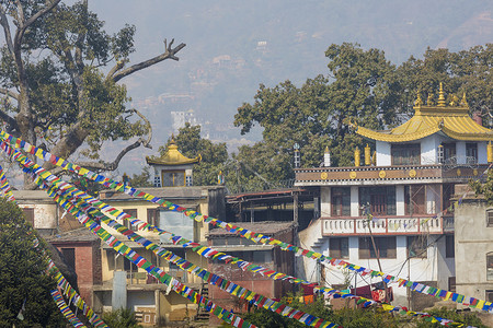 纳特摄影照片_尼泊尔加德满都上方的景色，从斯瓦扬布纳特寺看