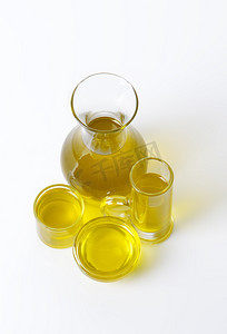 玻璃器皿中的橄榄油