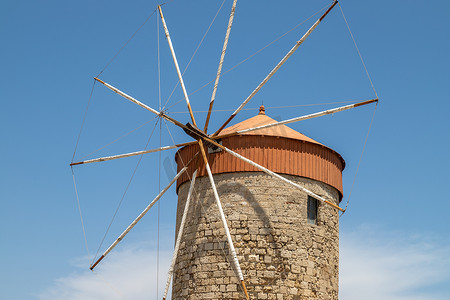 罗德市 Mandraki 港的旧风车