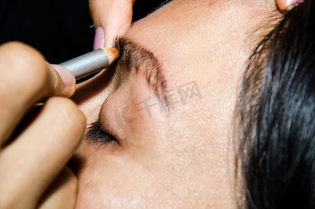 女性眉毛摄影照片_眉毛永久化妆纹身。