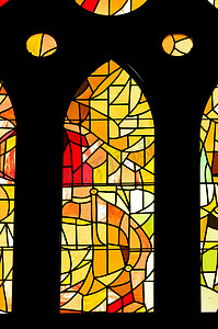 西班牙巴塞罗那 — 12 月 15 日：圣家堂的窗户
