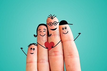 你的快乐童年摄影照片_手指家庭概念：快乐的手指家庭微笑。