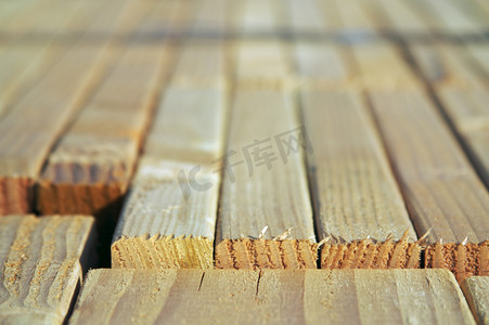 一堆建筑木头