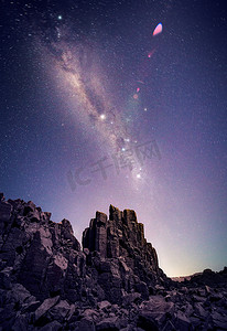 宇宙岩石摄影照片_澳大利亚星空下的邦博岬角