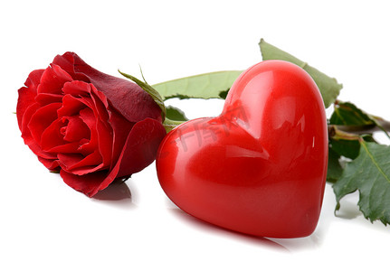 丘比特和心摄影照片_单朵红玫瑰和红心