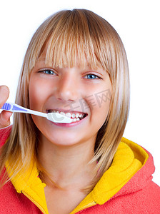 健康的 Teeth.Teenage 女孩刷牙