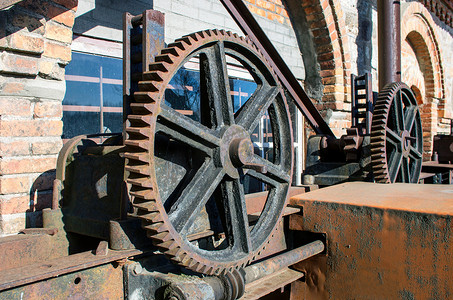 旧生锈的齿轮，机械零件。