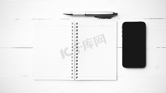 有记事本和钢笔黑白颜色样式的手机