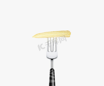 刺穿摄影照片_白色背景中被叉子刺穿的小玉米