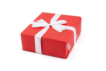 圣诞节和新年的红色礼盒和白色丝带我