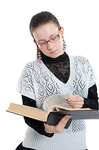 戴眼镜的女孩看书