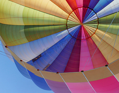 在 Rous 村上空的 vaucluse 热气球飞行