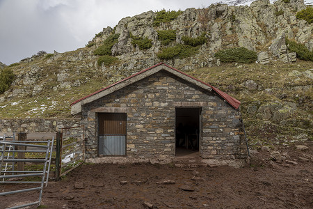 阿拉贡比利牛斯山脉的避难所。
