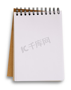 打开在白色，剪切路径上隔离的空白笔记本。