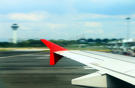 窗景摄影照片_飞机从窗景起飞，动作模糊