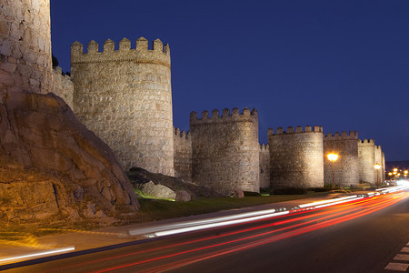 今晚阿维拉城墙，卡斯蒂利亚莱昂（西班牙）