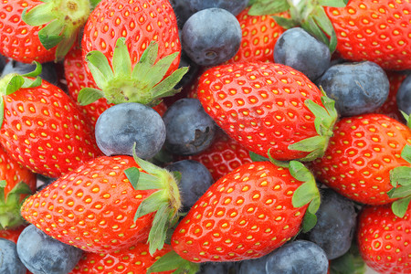 草莓和蓝莓混合