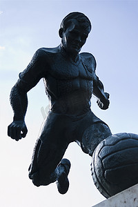 足球运动员雕像