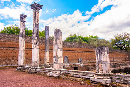 蒂沃利 - 拉齐奥 - 意大利阿德里亚娜别墅的罗马柱
