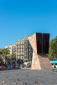 加泰罗尼亚广场的马西亚纪念碑