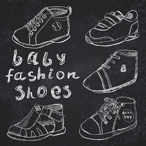 八一手绘摄影照片_婴儿时尚鞋设置素描一手拉在黑板上