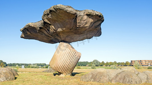 安踏喷绘摄影照片_荷兰德伦特的巨石，