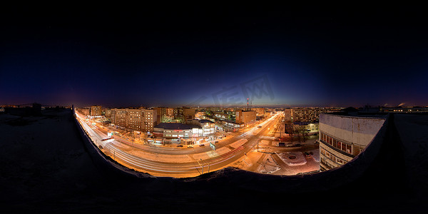 球形脉络摄影照片_俄罗斯图拉 — 2012 年 2 月 8 日：夜间城市冬季屋顶球形全景等距投影。