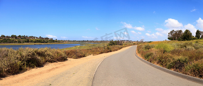 Upper Newport Bay Nature Preserve 远足小径蜿蜒曲折