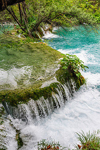 河湖界桩维护摄影照片_克罗地亚十六湖国家公园的瀑布