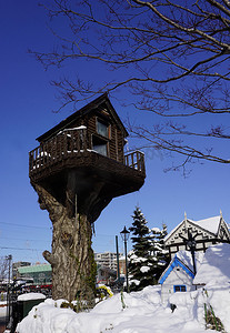 树屋建筑雪冬天