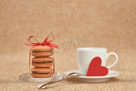 马卡龙，红心，杯咖啡。爱，情人节
