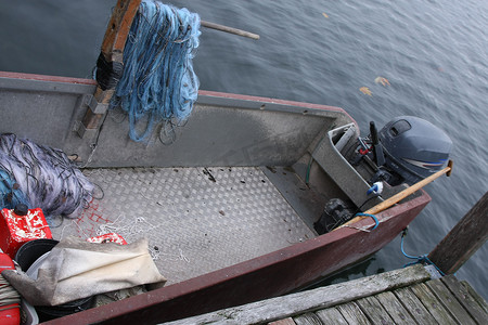 楚格湖渔船上的鱼网