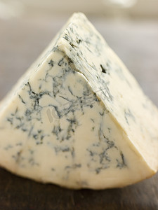 英国食物摄影照片_英国斯蒂尔顿奶酪的楔形