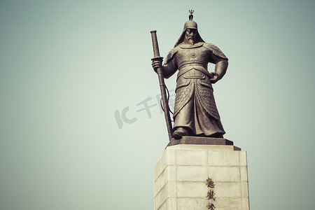 韩国首尔光化门广场上的李舜臣海军上将雕像