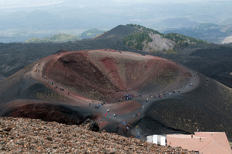 意大利西西里岛埃特纳火山西尔维斯特里火山口