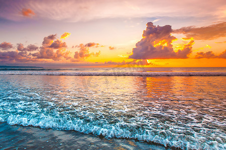 巴厘岛海上日落