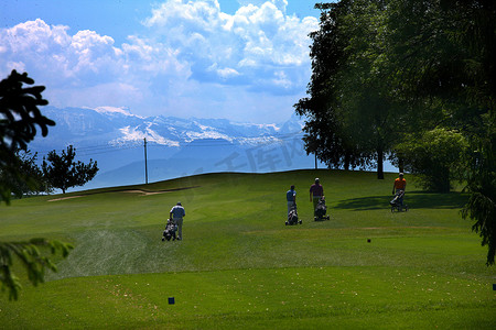 瑞士黄金球场上的高尔夫运动