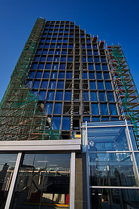 城市劳动者摄影照片_在建摩天大楼的金属结构