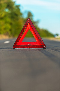 汽车的红色三角形