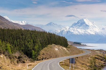 电影云摄影照片_通往新西兰库克山的电影之路。