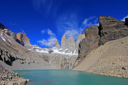 智利巴塔哥尼亚托雷斯德尔潘恩国家公园的三座塔