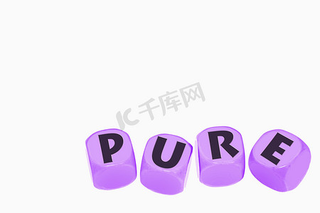 基本信息摄影照片_立方体上的 PURE 字样