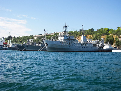 俄罗斯黑海舰队的船只在塞瓦斯托波尔庆祝俄罗斯海军日。