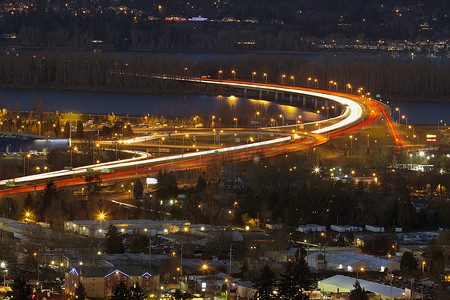 蓝色时刻的州际高速公路 I-205